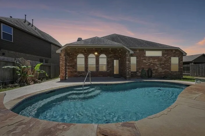 💫 A move-in ready home with a private pool and thoughtful upgrades for sale in houston in Katy — Houses