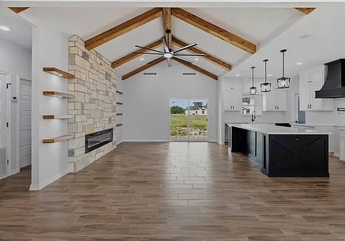 💫 A stylish modern farmhouse for sale in Weslaco - Houses in Weslaco - รูปภาพ 3 of 6