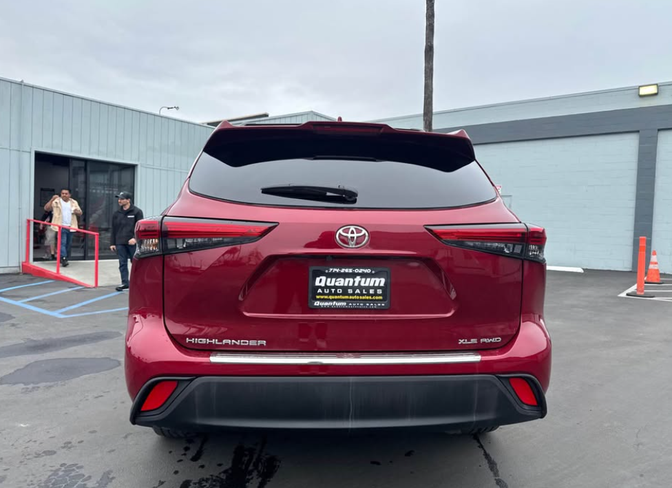 2023 Toyota highlander for sale - Cars in Santa Ana - Image 3 of 3