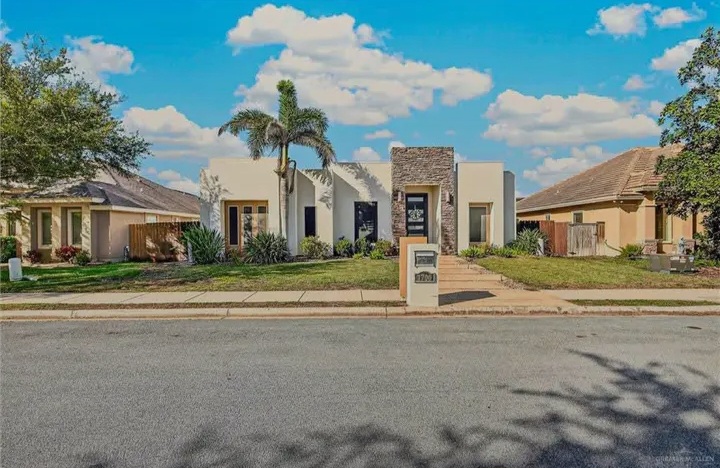 Beautiful 3-bedroom, 2-bath home for sale in Pharr, Texas in Pharr — Houses