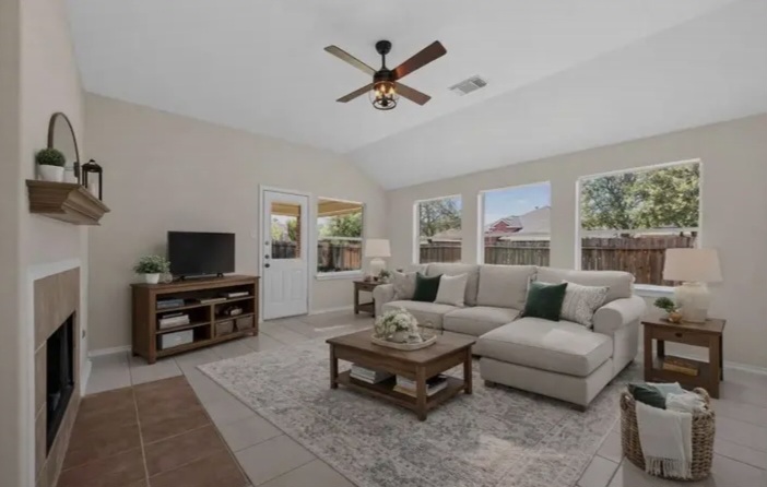 Beautiful 4 Bedroom 2 Bath Home for sale in Humble, TX - Houses in Humble - รูปภาพ 5 of 10