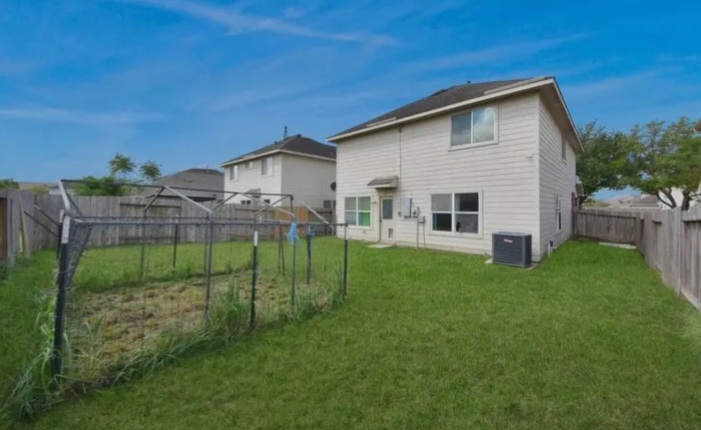 Beautiful 4 Bedroom 2.5 Bath Home Located in Deerbrook Estates — Houses