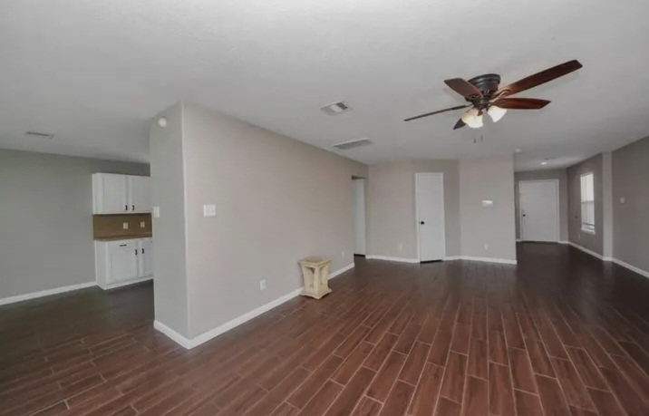 Beautiful 4 Bedroom 2.5 Bath Home Located in Deerbrook Estates - Houses in Humble - Image 8 of 10