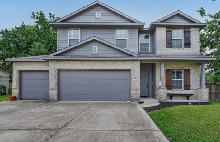 🏡 Beautiful 4-Bedroom Home in Deer Park – Now Available! in Deer Park — Houses