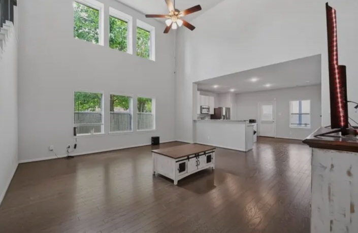 🏡 Beautiful 4-Bedroom Home in Deer Park – Now Available! - Houses in Deer Park - Image 4 of 6