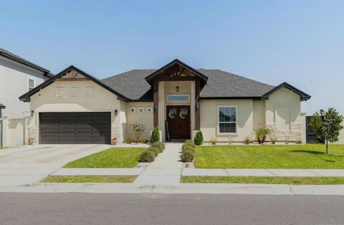 Beautifully maintained House for sale in McAllen, TX in McAllen — Houses
