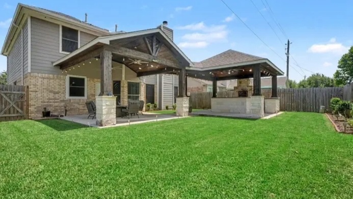 beautifully updated home in Country Club Cove - Houses in Baytown