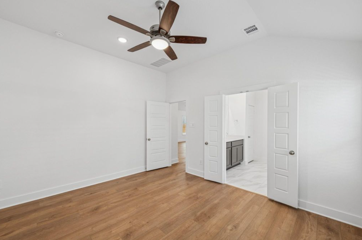 HUGE PRICE REDUCTION – Move-In Ready! 🏡🔥 New construction home in Tomball - Houses in Tomball - รูปภาพ 4 of 5