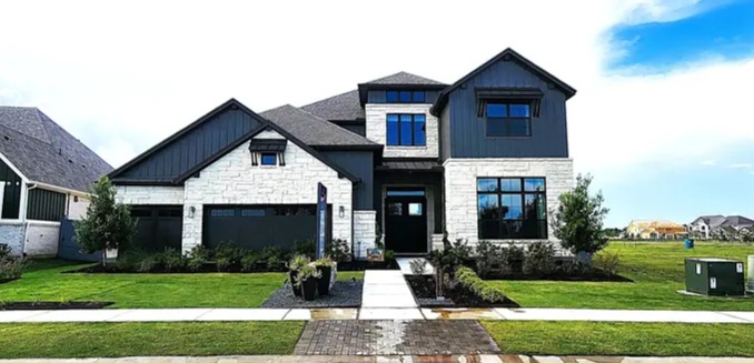 Luxury Lake-Lot Home in Fulshear, TX in Houston — Houses