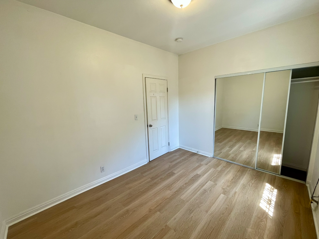 Fully Renovated 2 Bedroom 1 Bathroom Apartment - Apartments in Houston - Image 3 of 4
