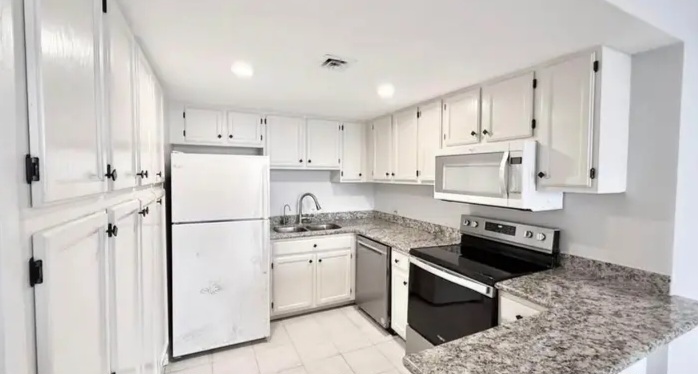 FOR RENT – DOWNTOWN HOUSTON HIGH-RISE LIVING - Apartments in Houston - Image 4 of 10