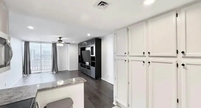 FOR RENT – DOWNTOWN HOUSTON HIGH-RISE LIVING - Apartments in Houston - Image 5 of 10