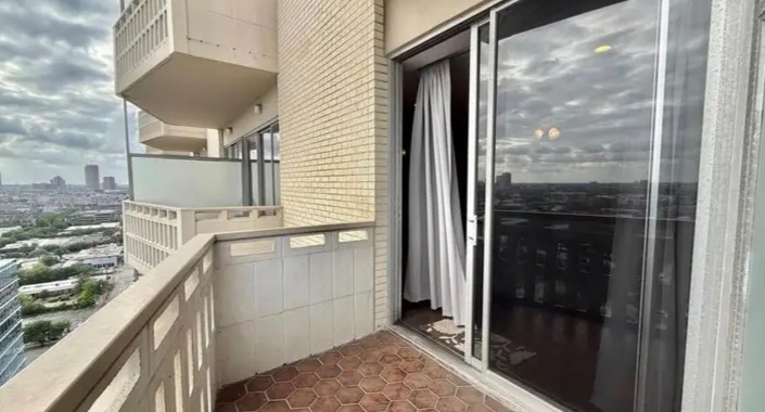 FOR RENT – DOWNTOWN HOUSTON HIGH-RISE LIVING - Apartments in Houston - Image 6 of 10