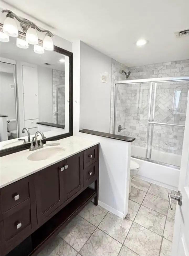 FOR RENT – DOWNTOWN HOUSTON HIGH-RISE LIVING - Apartments in Houston - Image 9 of 10