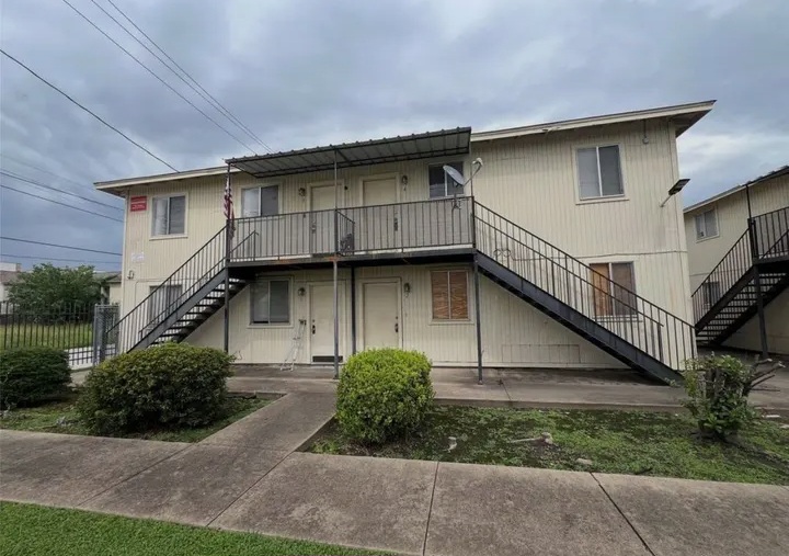 FOR RENT in 1201 Gillette St Houston - Apartments in Houston - Image 2 of 6