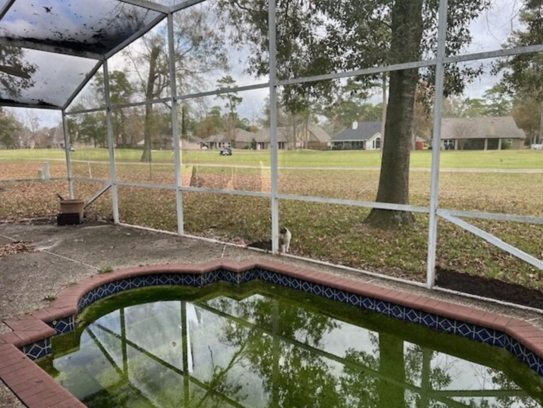 1994 YB Flip/Rental Opportunity in Newport! Zoned to Crosby ISD! - Houses in Houston - Image 2 of 5