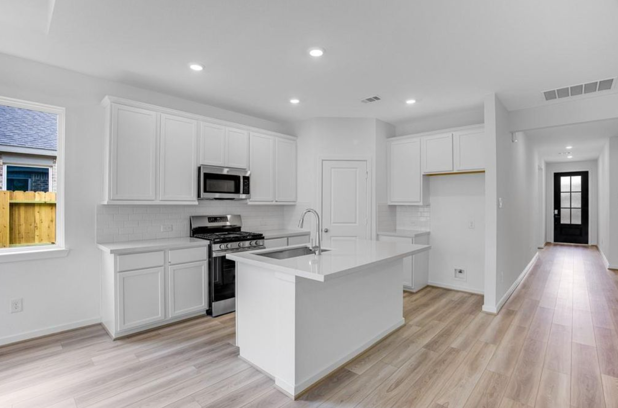 JUST REDUCED – Move-In Ready! 🏡✨ Taylor Morrison home in Tomball, Texas - Houses in Tomball - Bild 2 of 5