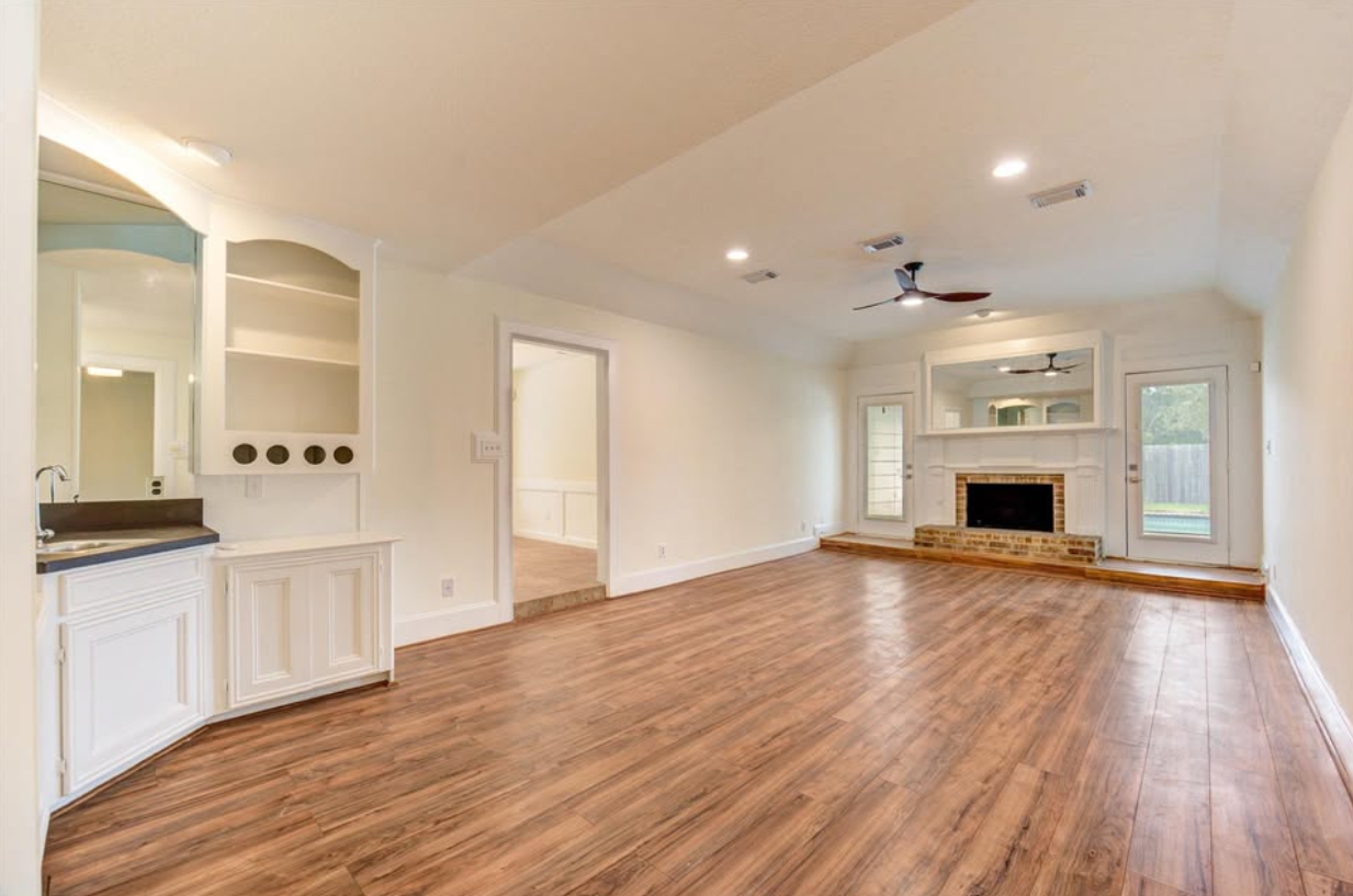 Move-in ready family home with sparkling pool - Houses in Houston - Image 3 of 5