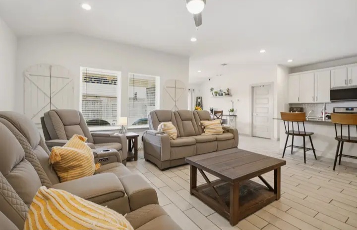 🏡 Home in Lago Mar for sale🏡 in Texas City Beauty – Move-In Ready! - Houses in Texas City - Image 2 of 9