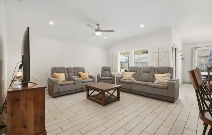 🏡 Home in Lago Mar for sale🏡 in Texas City Beauty – Move-In Ready! - Houses in Texas City - Image 3 of 9