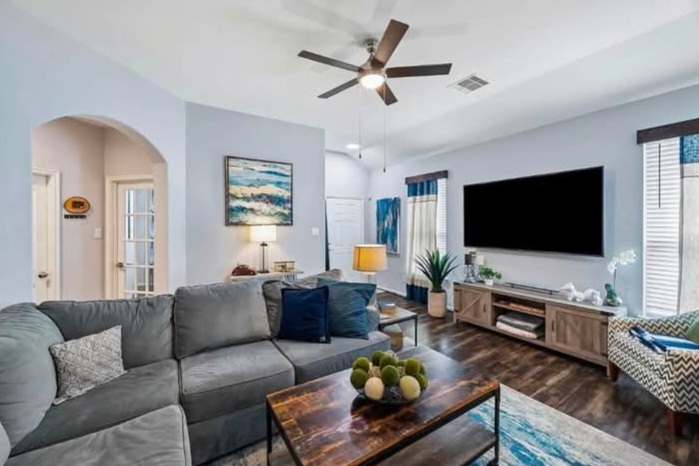 House for sale in Tomball, TX - Houses in Tomball - Image 4 of 10