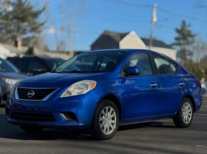 Nissan Versa SV Sedan 2012 car for sale in Washington in Washington — Cars