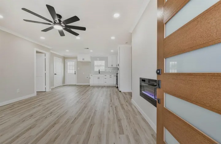 Fully Remodeled house for sale in houston! - Houses in Houston - 이미지 2 of 4