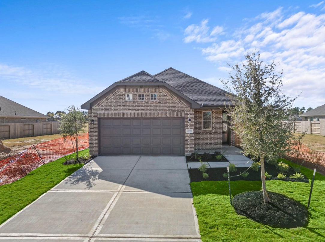 🔥 HUGE PRICE DROP – MOVE-IN READY! 🔥 Why wait to build when you can move right in? in Tomball — Houses