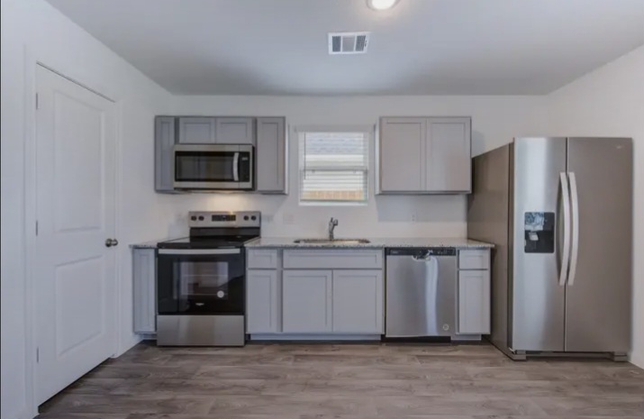 🏡 FOR RENT | Brand New Home in Conroe - Houses in Conroe - Image 2 of 5