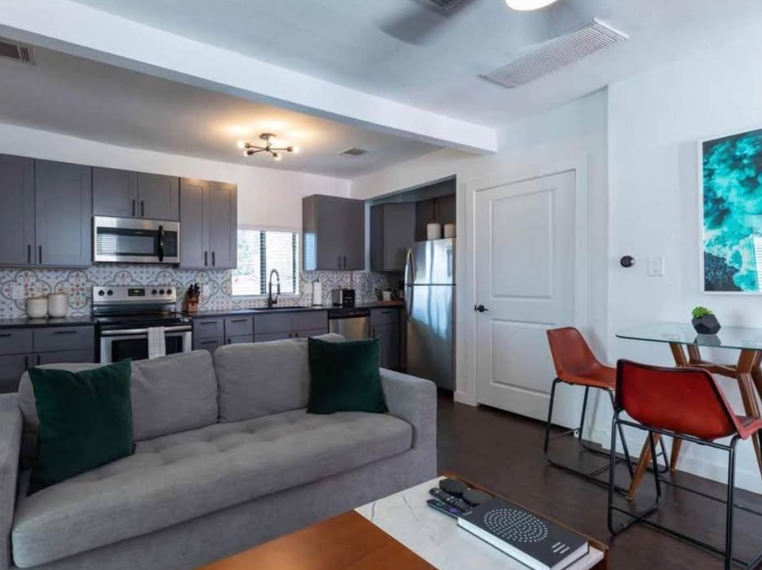 🌆✨ LIVE IN MONTROSE! — 2 BEDROOM APARTMENT FOR RENT ✨ - Apartments in Houston - Bild 3 of 5