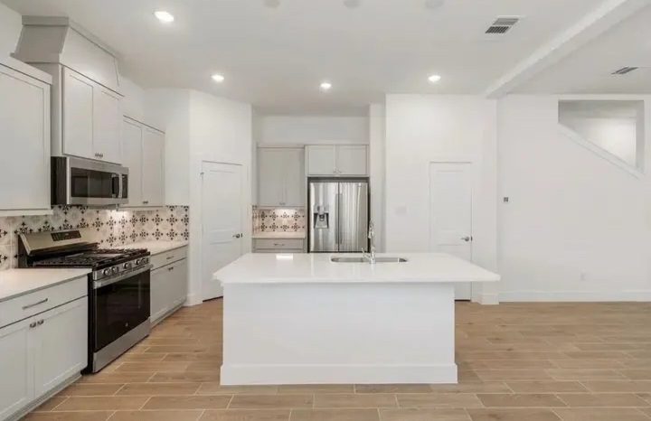 leasing my brand-new home in Bridgeland - Houses in Cypress - Image 4 of 10