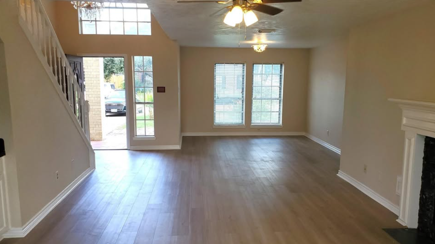 Move-In Ready Cul-De-Sac Home  Spacious • Upgraded • Ready - Houses in League City - Bild 2 of 5