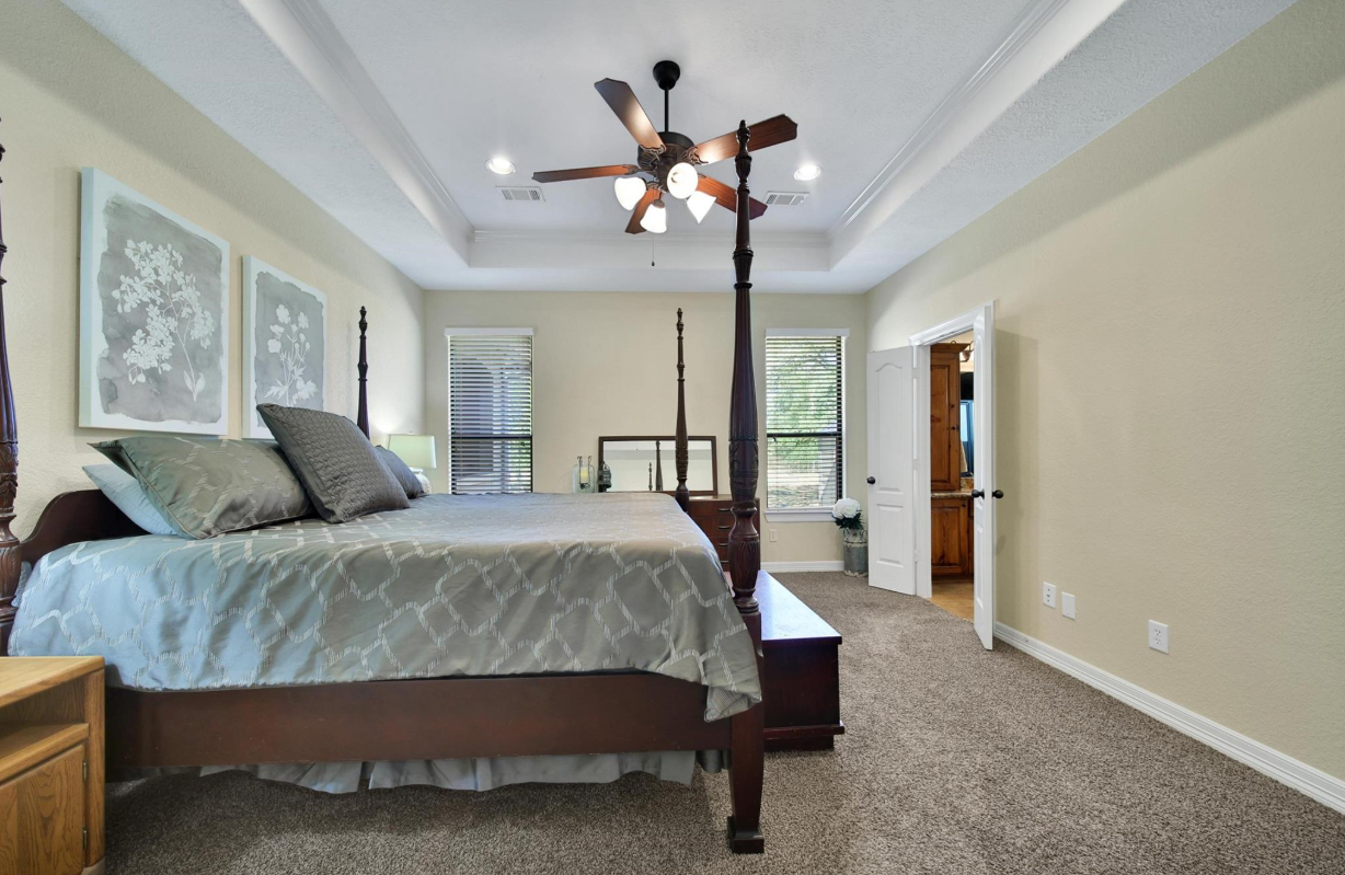 🏡 Montgomery, TX | 1 Acre • 1.5-Story • Timeless Style 🏡 - Houses in Houston - 图像 4 of 5
