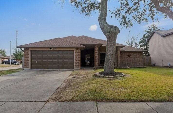 Beautifully maintained 3-bedroom, 2-bathroom home for sale in Houston — Houses