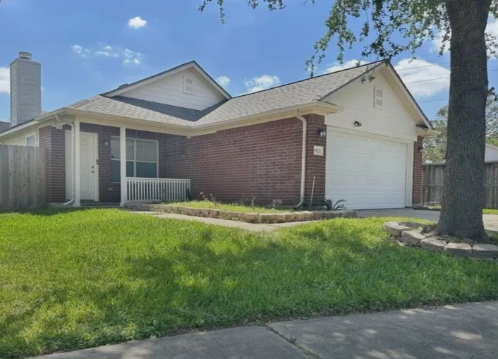 move-in ready home at an affordable price in houston - Houses in Houston - Image 2 of 10