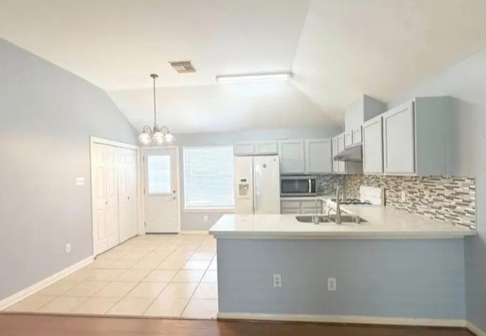 move-in ready home at an affordable price in houston - Houses in Houston - Image 5 of 10