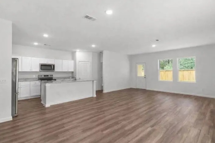 NEW CONSTRUCTION FOR SALE IN MAGNOLIA - Houses in Magnolia - Image 5 of 9