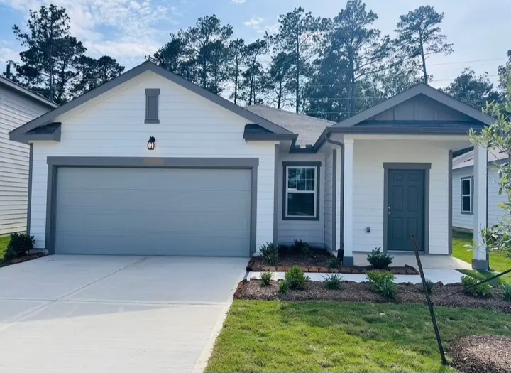 NEW CONSTRUCTION HOME FOR SALE IN MAGNOLIA, TX — Houses