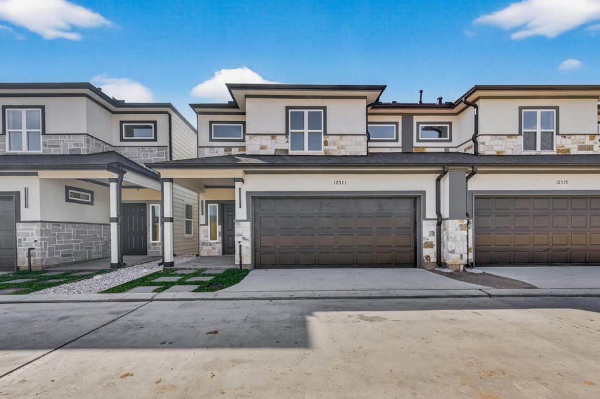 NEWLY BUILD HOMES FOR RENT IN CYPRESS in Cypress — Houses