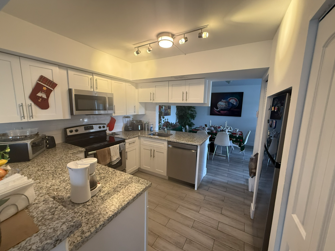 Room for Rent – ***only WOMEN*** – $800/month - Rooms in Miami - Image 4 of 5