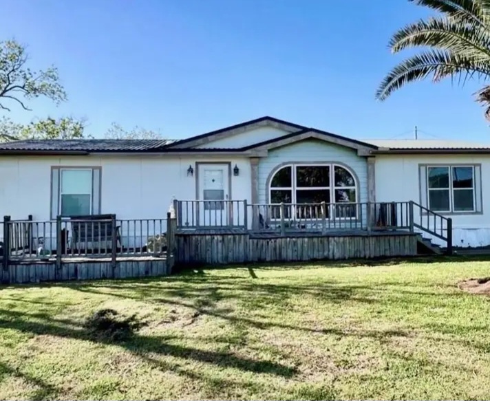 PRICE REDUCED TO ONLY $160,000 -TEXAS COUNTRY LIVING WITH RIVER VIEWS! 🌿🏡 in Brazoria — Houses