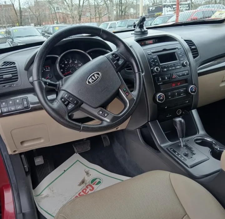 For sale 2011 KIA SORENTO EX  AWD - Cars in Hudson - Image 5 of 5