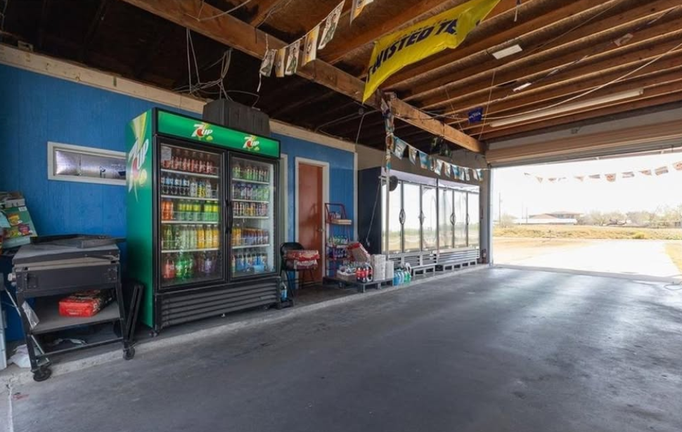 🏢 2+ Acres Commercial with Drive-Thru | North Edinburg - Commercial in Edinburg - Imagem 4 of 5
