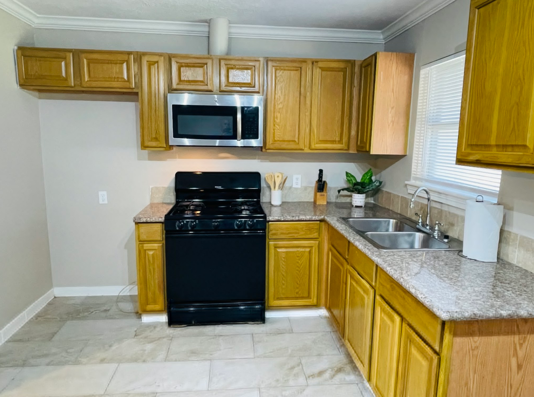 Residential Lease‑To-Own / Owner Financing Available in Ogilvie St, Houston, TX - Houses in Houston - Image 2 of 8