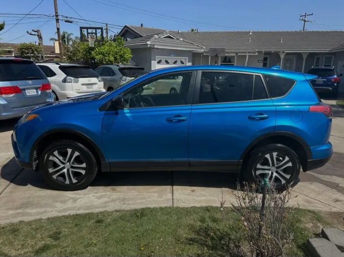 Selling my 2018 Toyota RAV4 LE in Garden Grove - Cars in Garden Grove - รูปภาพ 4 of 8