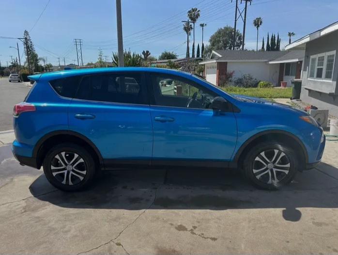 Selling my 2018 Toyota RAV4 LE in Garden Grove - Cars in Garden Grove - รูปภาพ 5 of 8