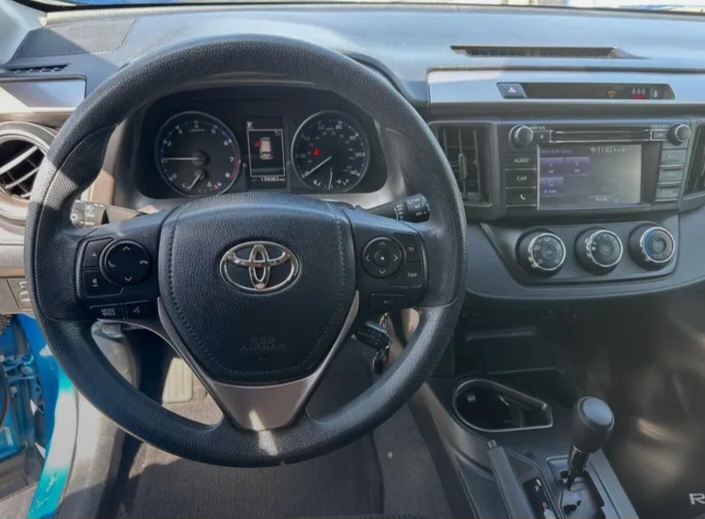 Selling my 2018 Toyota RAV4 LE in Garden Grove - Cars in Garden Grove - รูปภาพ 7 of 8