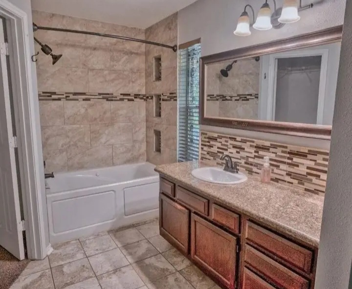 spacious home for sale in Angleton - Houses in Angleton - Bild 4 of 10