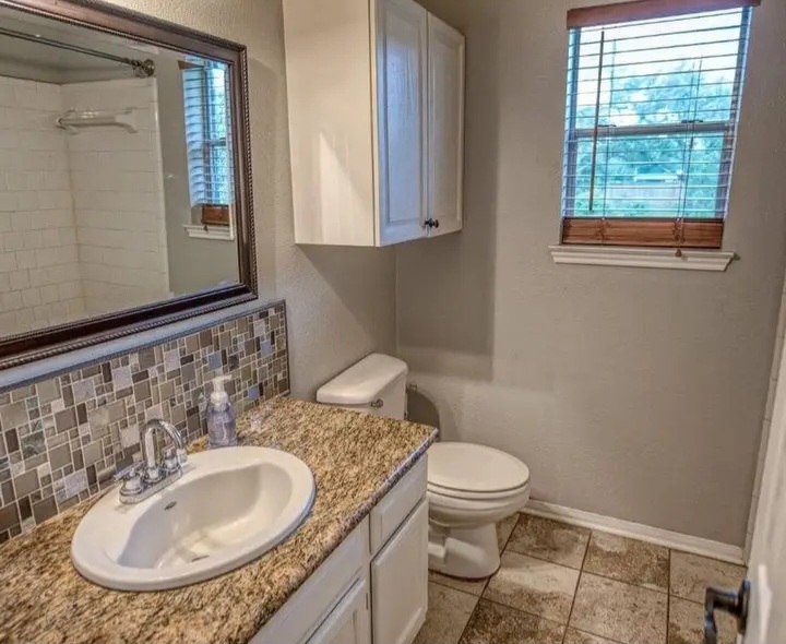 spacious home for sale in Angleton - Houses in Angleton - Bild 5 of 10