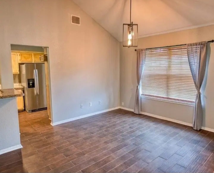 spacious home for sale in Angleton - Houses in Angleton - Bild 6 of 10